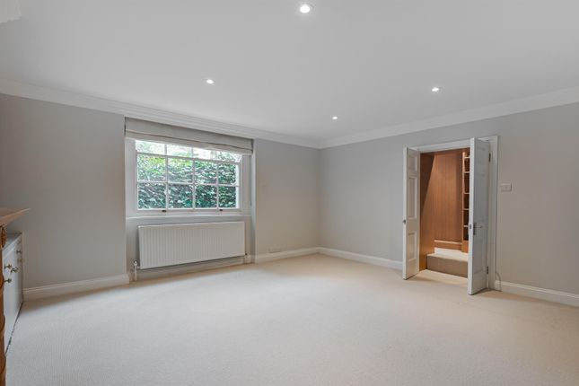 Flat to rent in The Boltons, London
