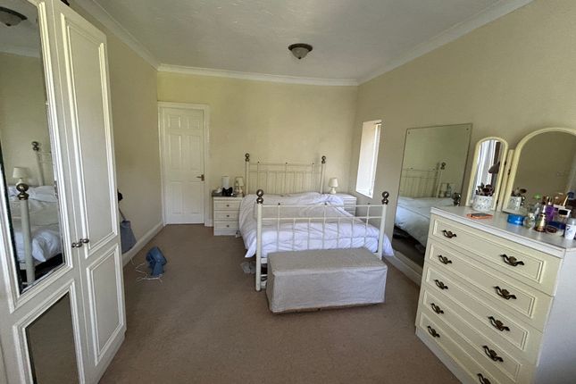 The Windsor, 17, Surbiton Hill Park, Surbiton photo 5