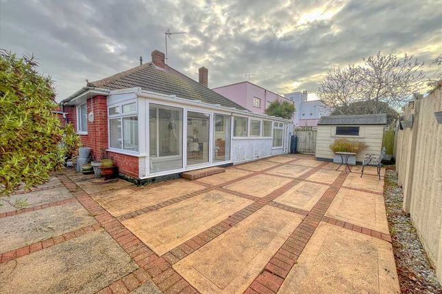 25, Easton Way, frinton on sea photo 2