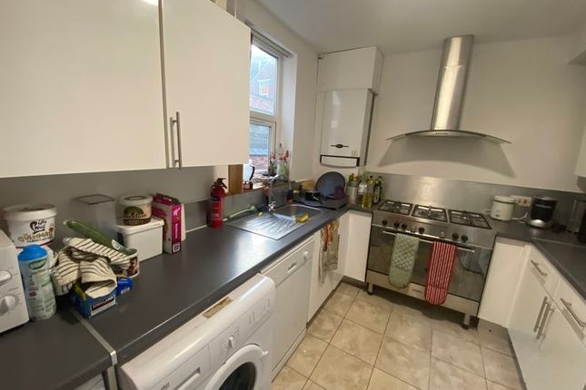 Shared accommodation to rent in Kimbolton Avenue, Nottingham