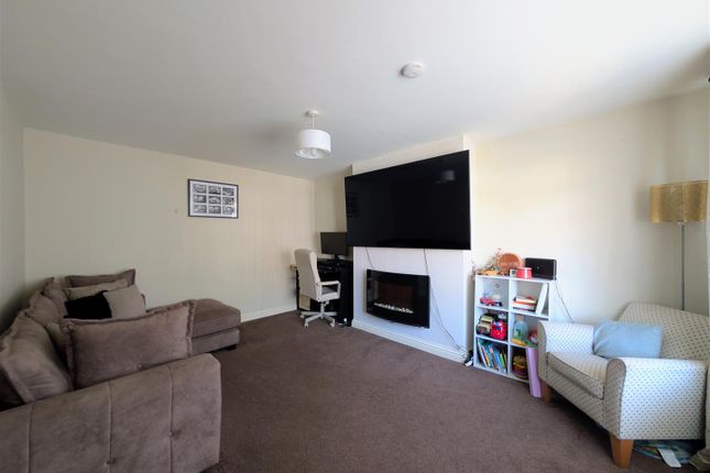 18, Charlecote Avenue, Gloucester photo 3