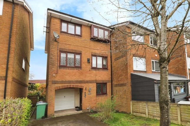 Town house for sale in Warwick Close, Bury
