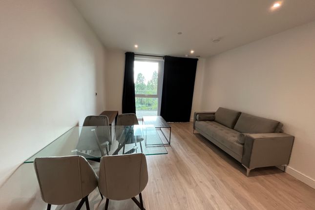 Flat to rent in Lavey House, Belgrave Road, London