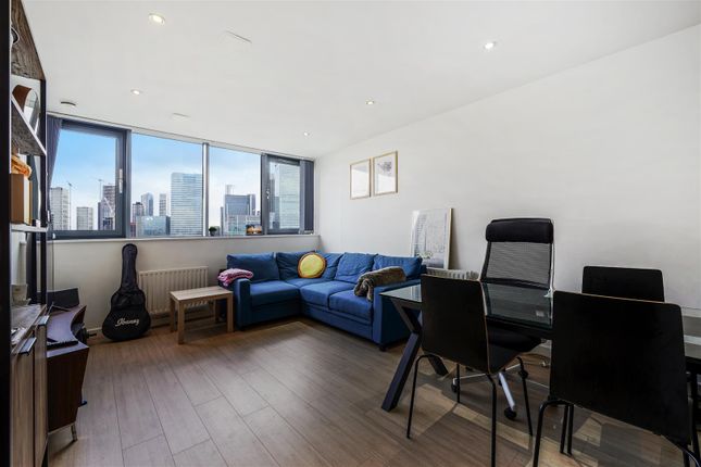 Flat to rent in Fusion Building, East India Dock Road, London