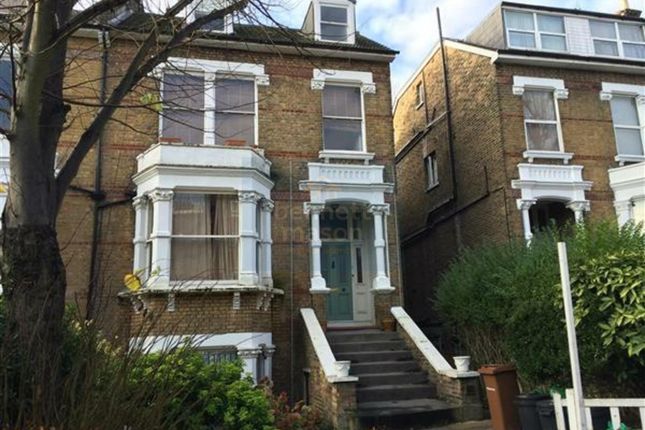 Flat to rent in Queens Drive, London