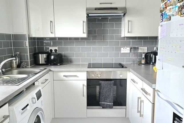 99, St. Leonards Close, Grays photo 4