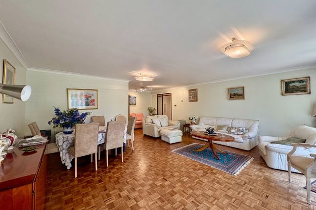 3 Windermere Hall, Stonegrove, Edgware photo 3
