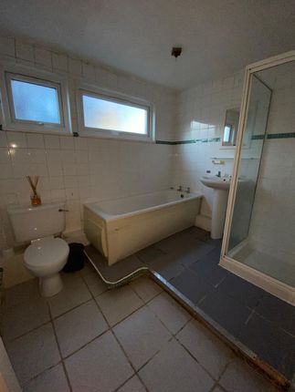 15, Longford Court, West Ewell photo 5