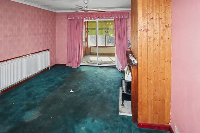 12, Little John Crescent, Wakefield photo 3