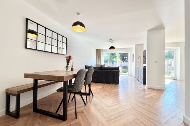 19, Maggies Crescent, Larbert photo 2