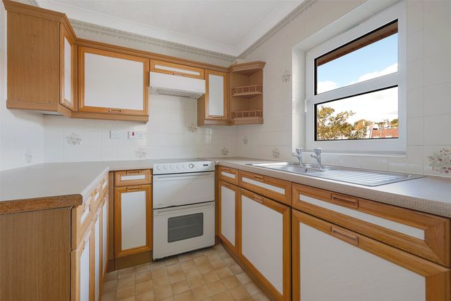 Flat 35, Churchfield Court,, Roebuck Close, Reigate photo 2