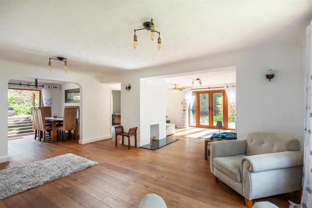 25, Crawley Lane, Crawley photo 2
