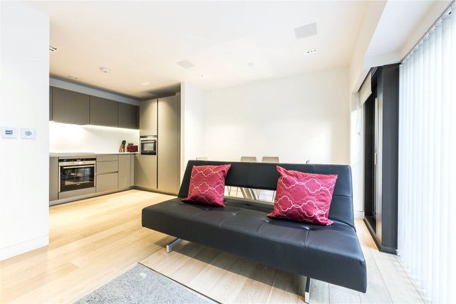 Apartment 33, Roman House, Wood Street, London photo 3