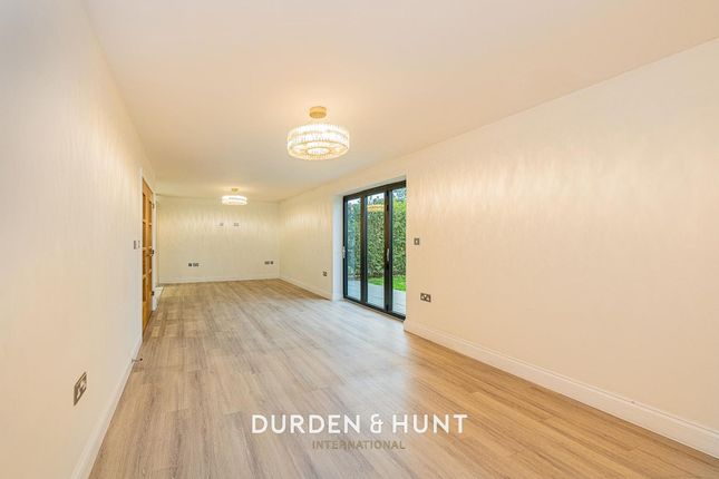 17 Kemps Farm Mews Dennises Lane, South Ockendon photo 2