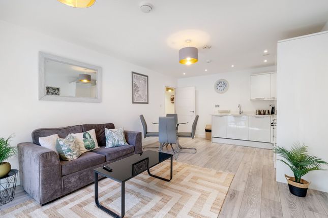 Thumbnail Flat to rent in Aldenham Road, Bushey