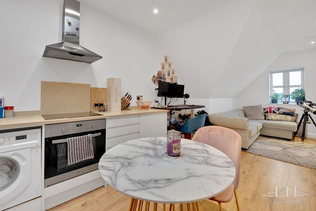 Flat for sale in Station Road, West Horndon, Brentwood