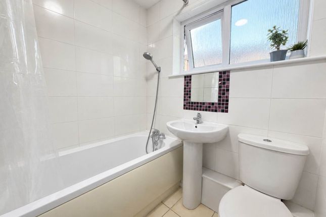 102, Repton Close, Luton photo 4