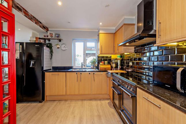 59, Fontmell Park, Ashford photo 5