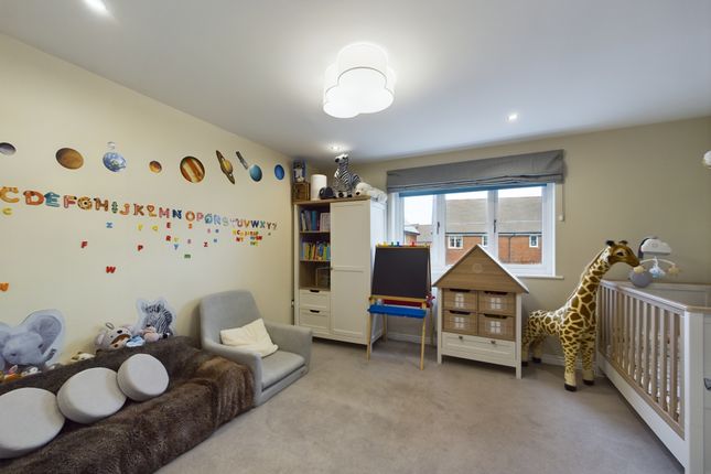 End terrace house for sale in Illett Way, Faygate, Horsham