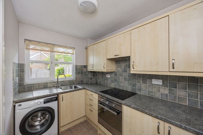 6 Cissbury Close, Horsham photo 2