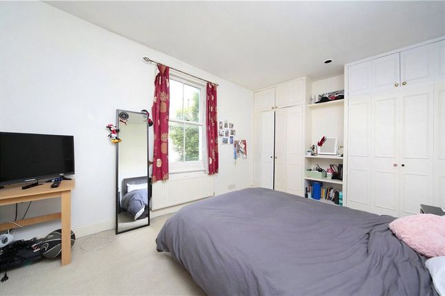 Flat to rent in Alderbrook Road, Clapham South, London