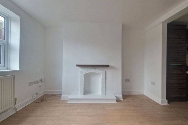 Flat 1, 40, Hardres Street, Kent photo 3