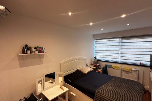 55, Beechworth, Willesden Lane, London photo 5