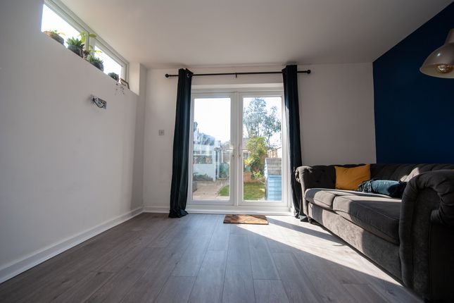 66, Glendale Gardens, Leigh-on-sea photo 3