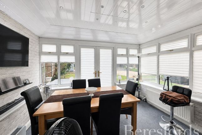 27, Wickford Drive, Romford photo 3