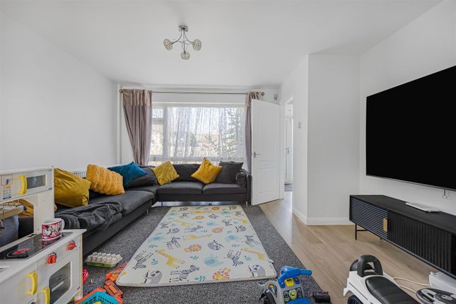 11, Switchback Close, Maidenhead photo 4
