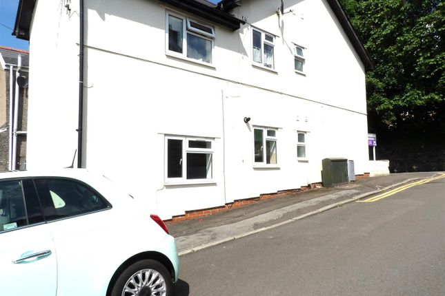 Flat to rent in Pant Yr Heol, Neath