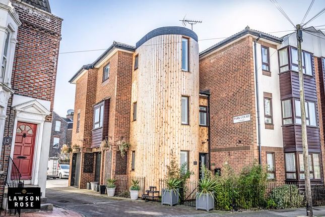 Thumbnail Town house for sale in Castle Road, Southsea