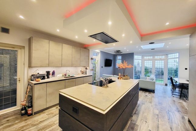 2, Hazel Gardens, Edgware photo 4