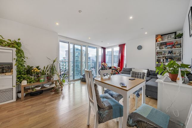 53, Residence Tower, Woodberry Grove, London photo 3