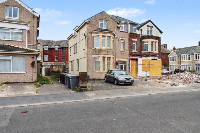 7-bed house on 42, Napier Avenue, Blackpool, £110,000