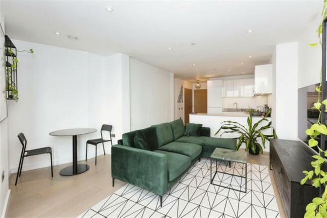 Flat for sale in Cambridge Road, Barking