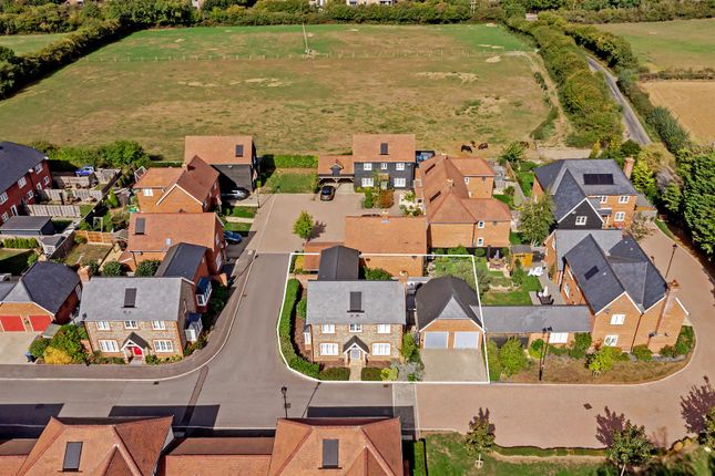 20, Farm End, Leverstock Green photo 4