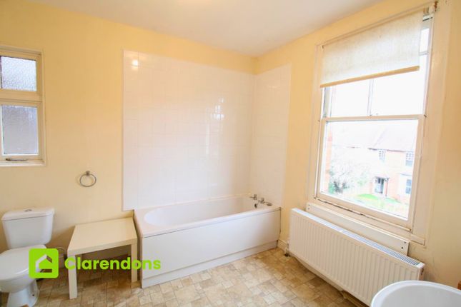 Flat 2, 30 Belmont Road, Reigate photo 5