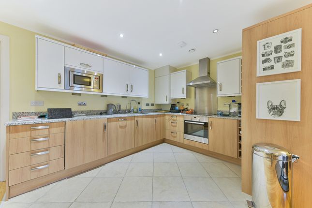 36 Chatfield Road, London photo 2