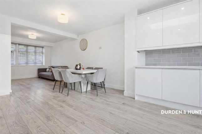 2a Craven Gardens, Romford photo 3