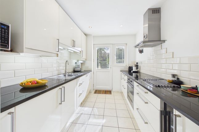39 Bluebell Close, Horsham photo 2