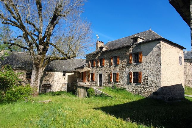 Thumbnail Farmhouse for sale in Lunac, Aveyron, France