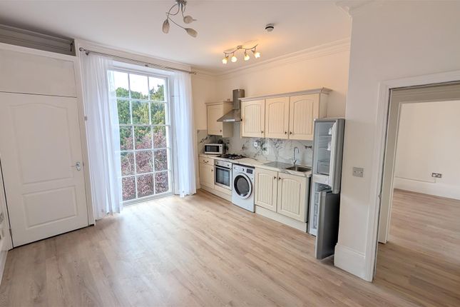 Flat 2, Trinity House, Leamington Spa photo 2
