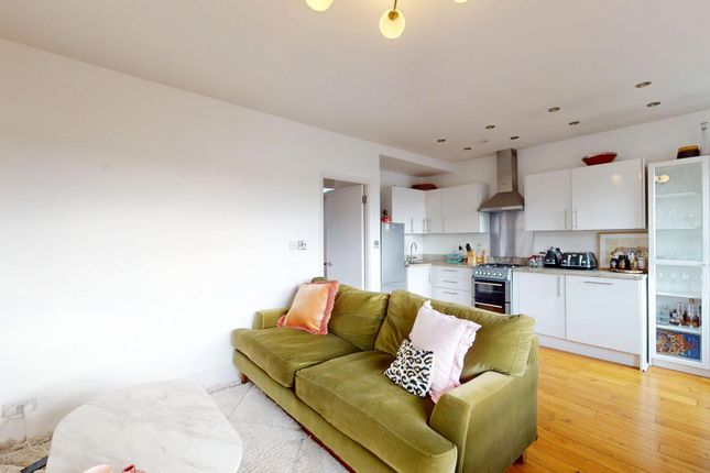 Flat C, 5 Oakhurst Grove, London photo 5