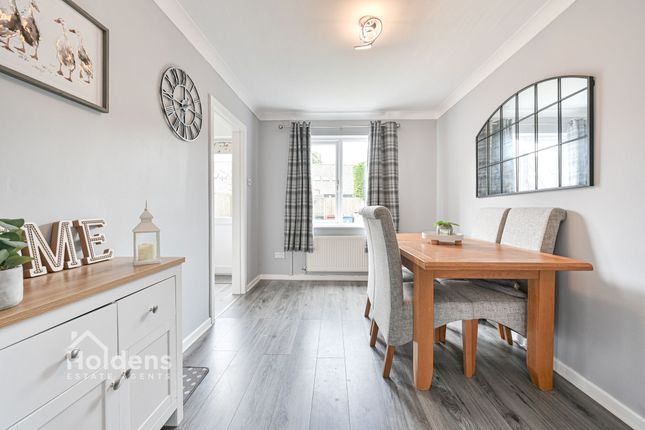 12 Calder Avenue, Preston photo 4