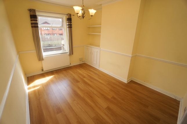 8, Spring Grove, Wigan photo 3