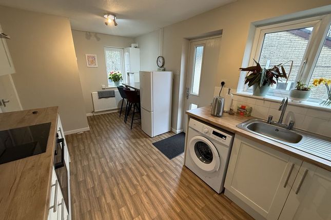 5, Sunnybank Close, Rossendale photo 3