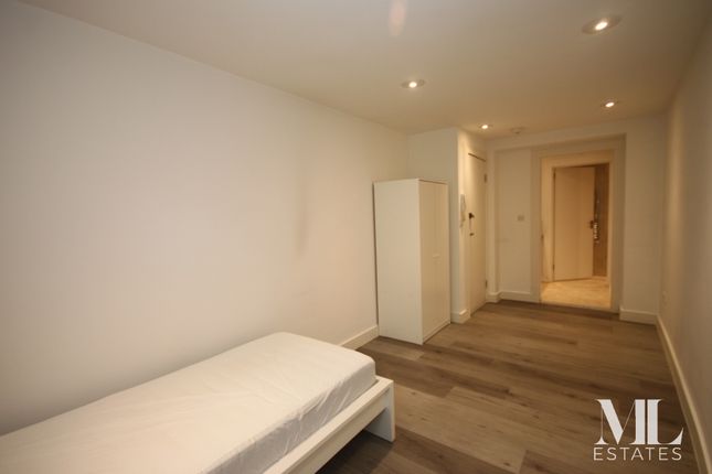2, 21, Cricklewood Lane, London photo 2