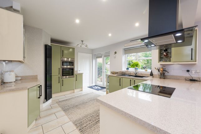 4, John Yeoman Close, Little Neston photo 2