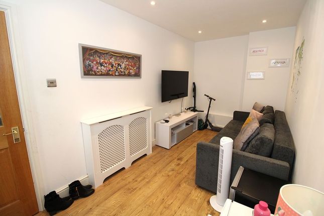 35, Sandersfield Road, Banstead photo 4